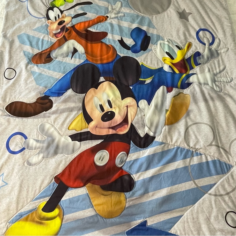Disney Mickey and Friends Soft Toddler Comforter Lightweight ~56”L 42”W
